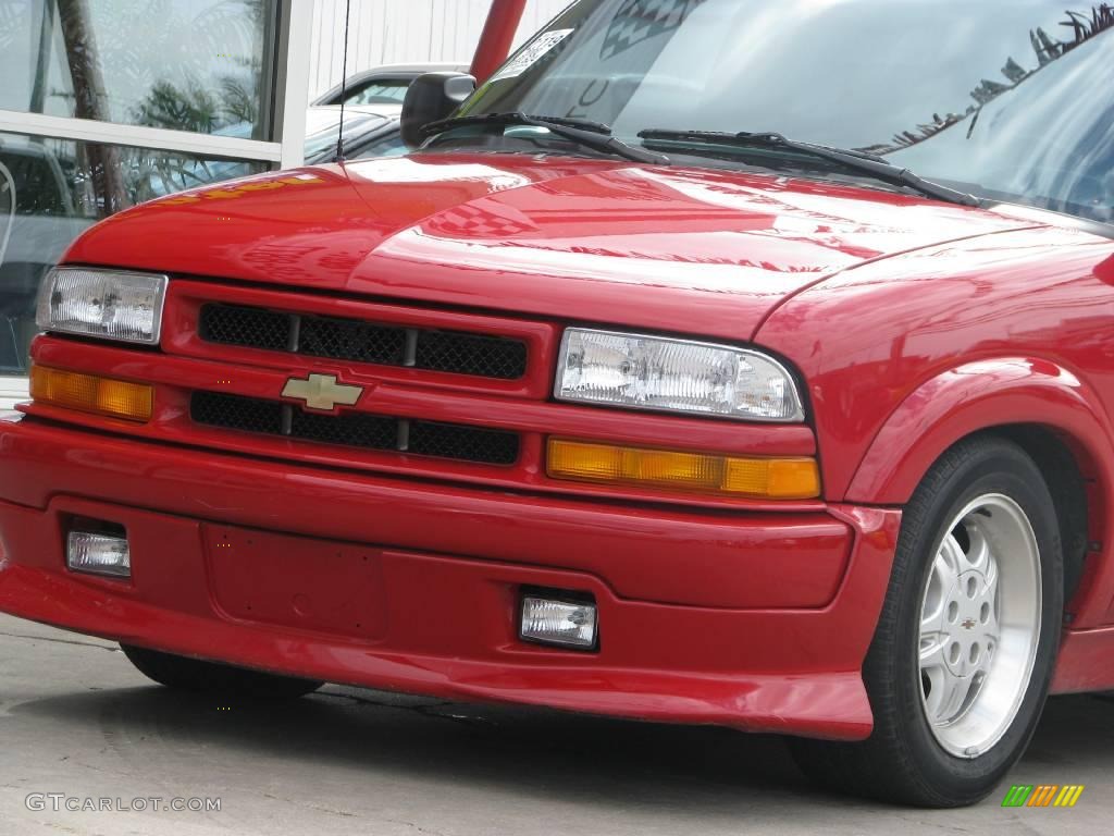 2000 S10 Xtreme Regular Cab - Victory Red / Graphite photo #5
