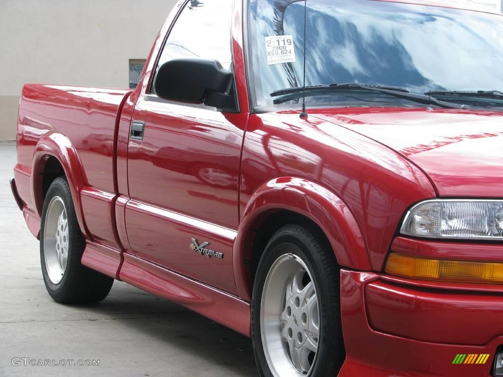 2000 S10 Xtreme Regular Cab - Victory Red / Graphite photo #8