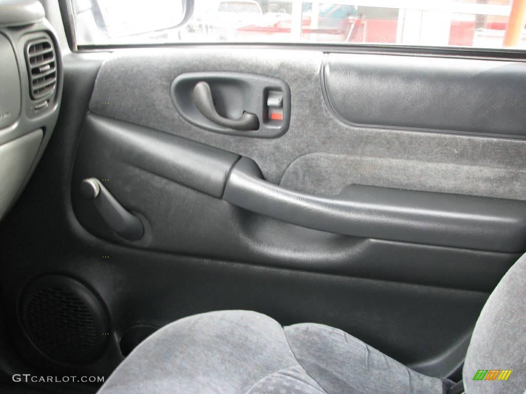 2000 S10 Xtreme Regular Cab - Victory Red / Graphite photo #20