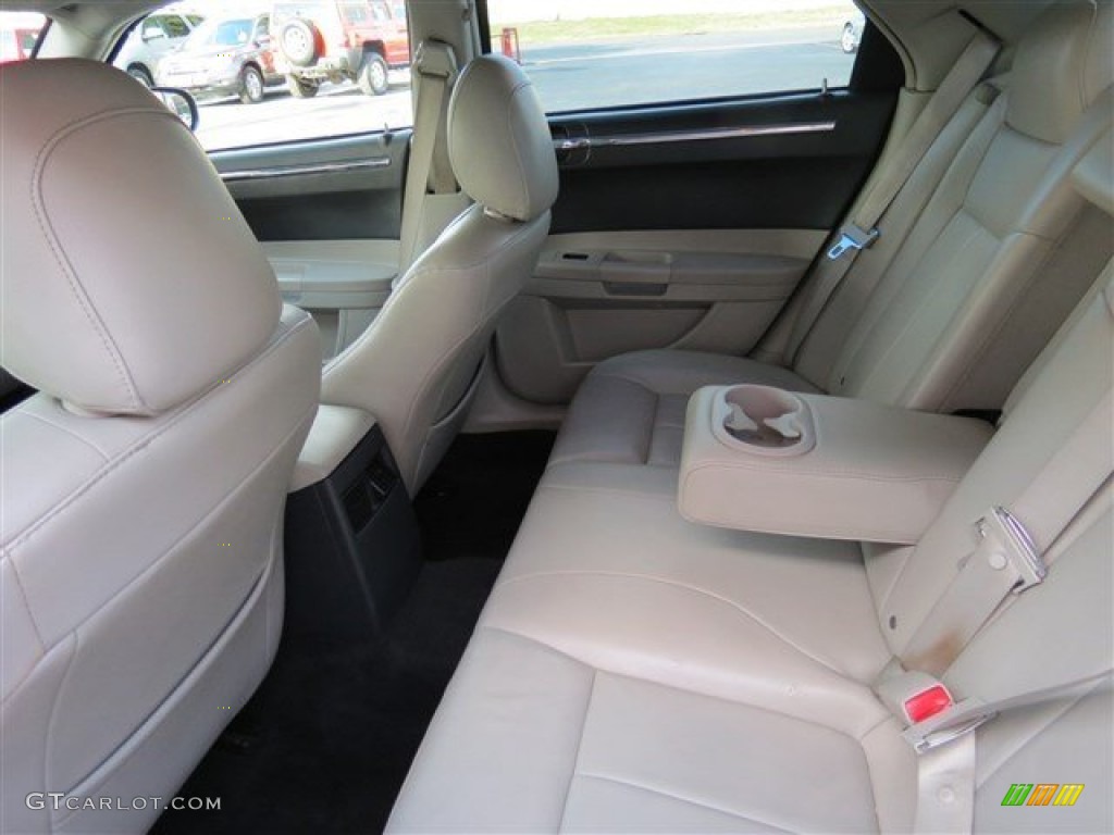 2007 300 Limited - Inferno Red Crystal Pearlcoat / Dark Slate Gray/Light Graystone photo #12