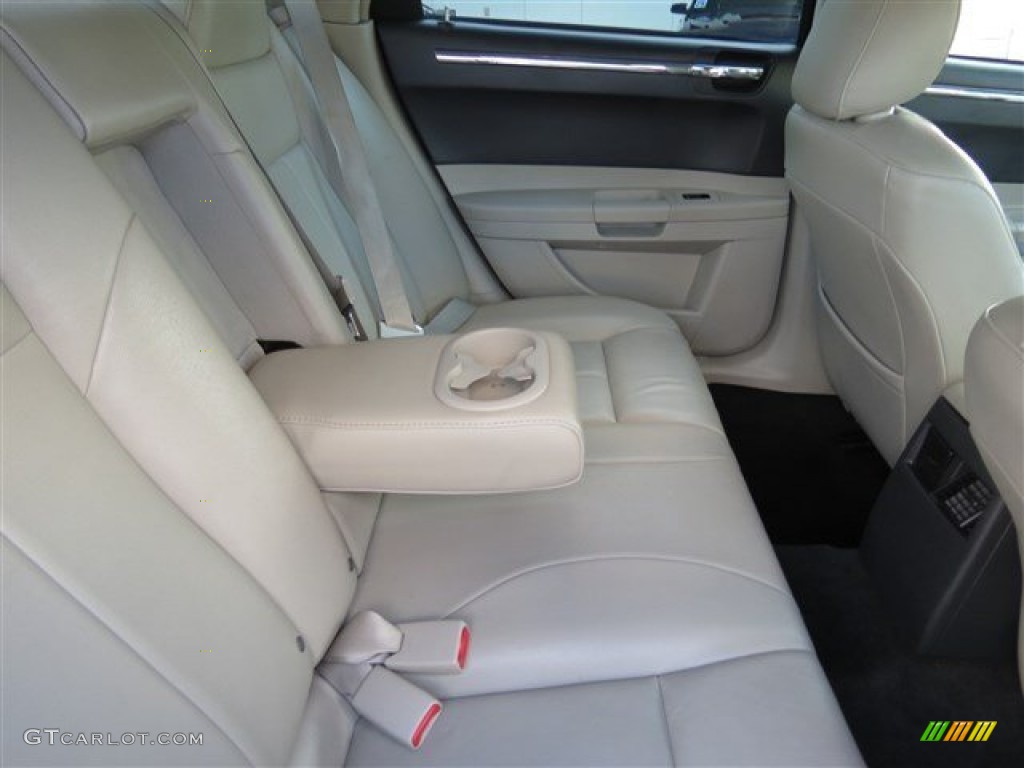 2007 300 Limited - Inferno Red Crystal Pearlcoat / Dark Slate Gray/Light Graystone photo #14