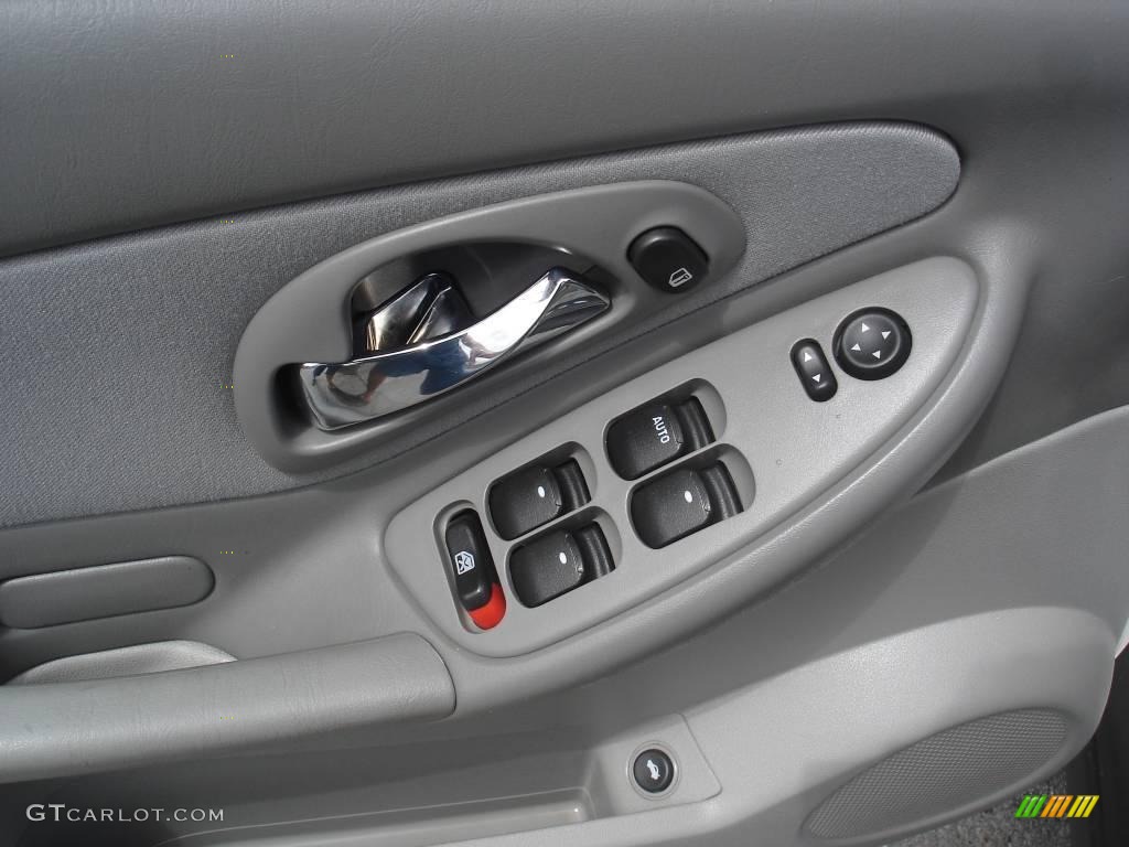 2005 Malibu LS V6 Sedan - White / Gray photo #21