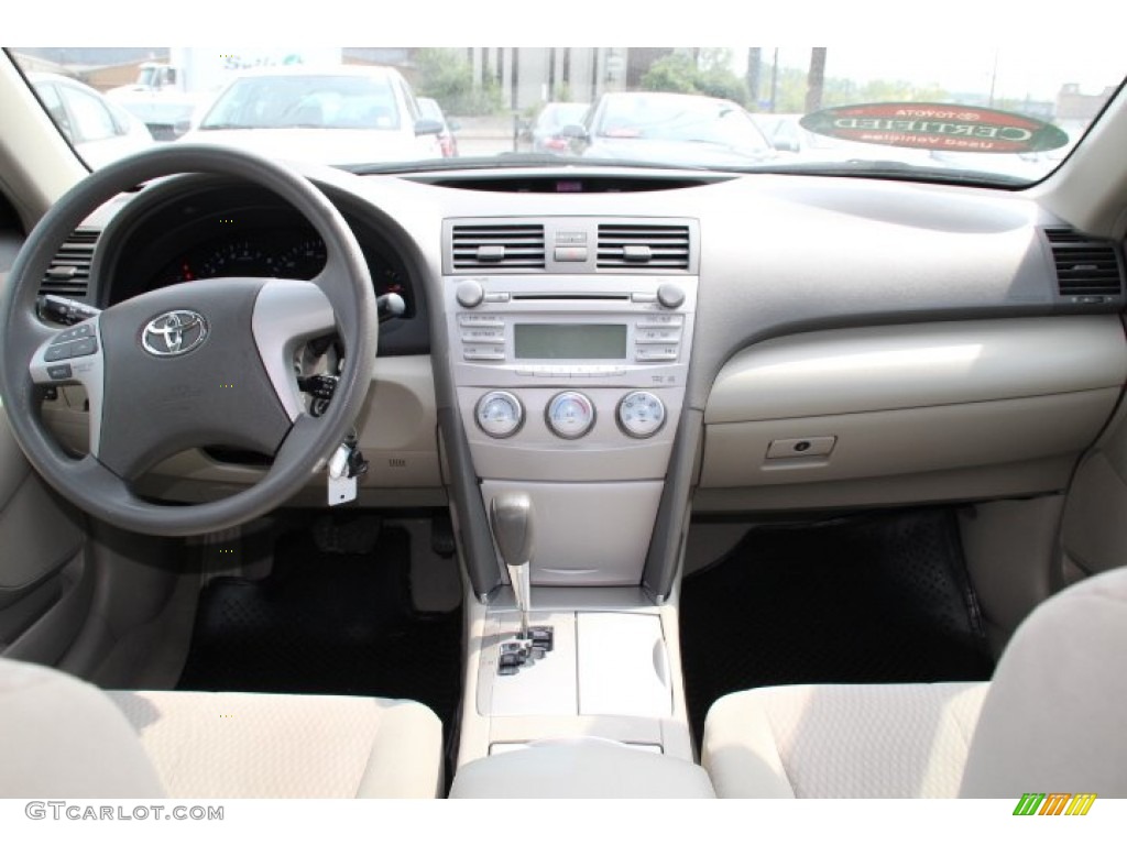 2011 Camry LE - Spruce Green Mica / Ash photo #10