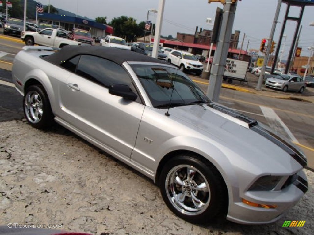 2006 Mustang GT Premium Convertible - Satin Silver Metallic / Dark Charcoal photo #2