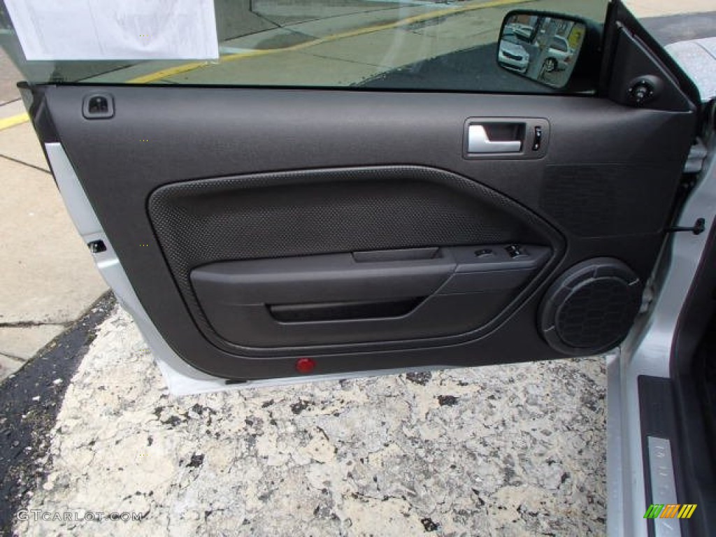 2006 Ford Mustang GT Premium Convertible Dark Charcoal Door Panel Photo #85510911
