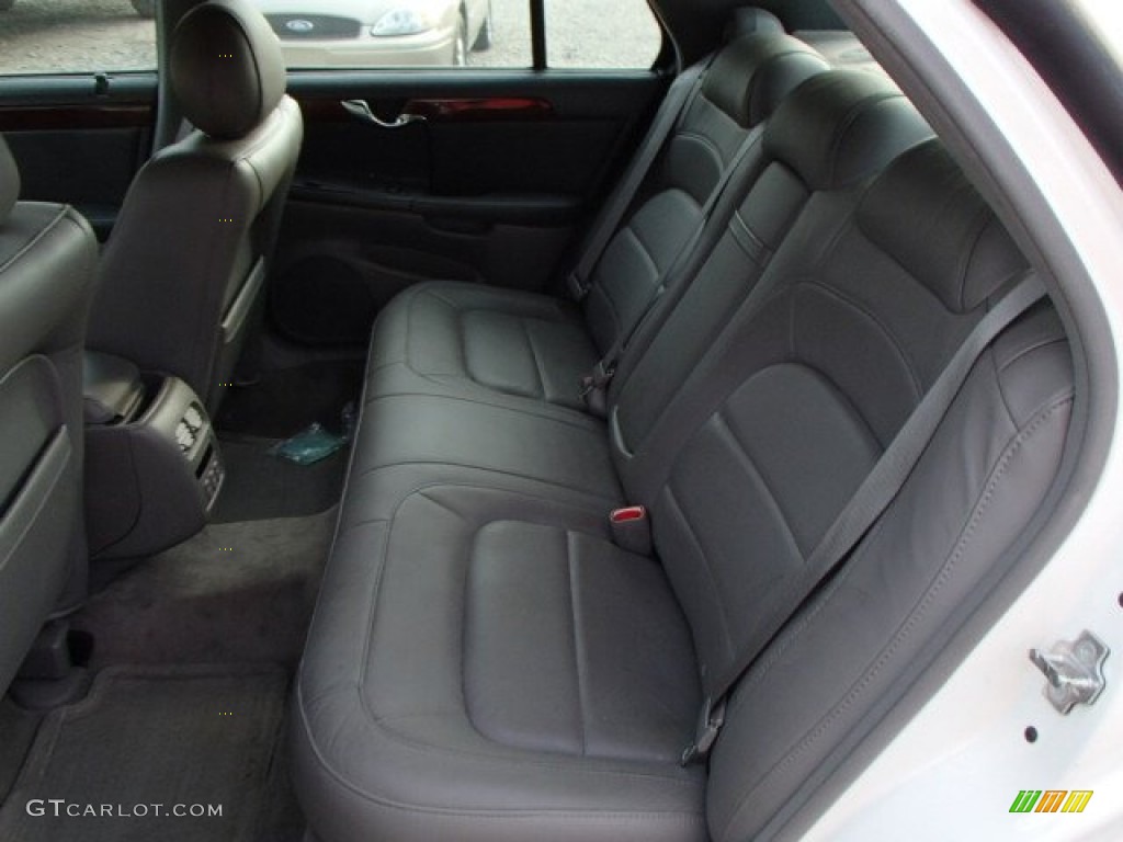 2005 DeVille Sedan - Cotillion White / Dark Gray photo #9