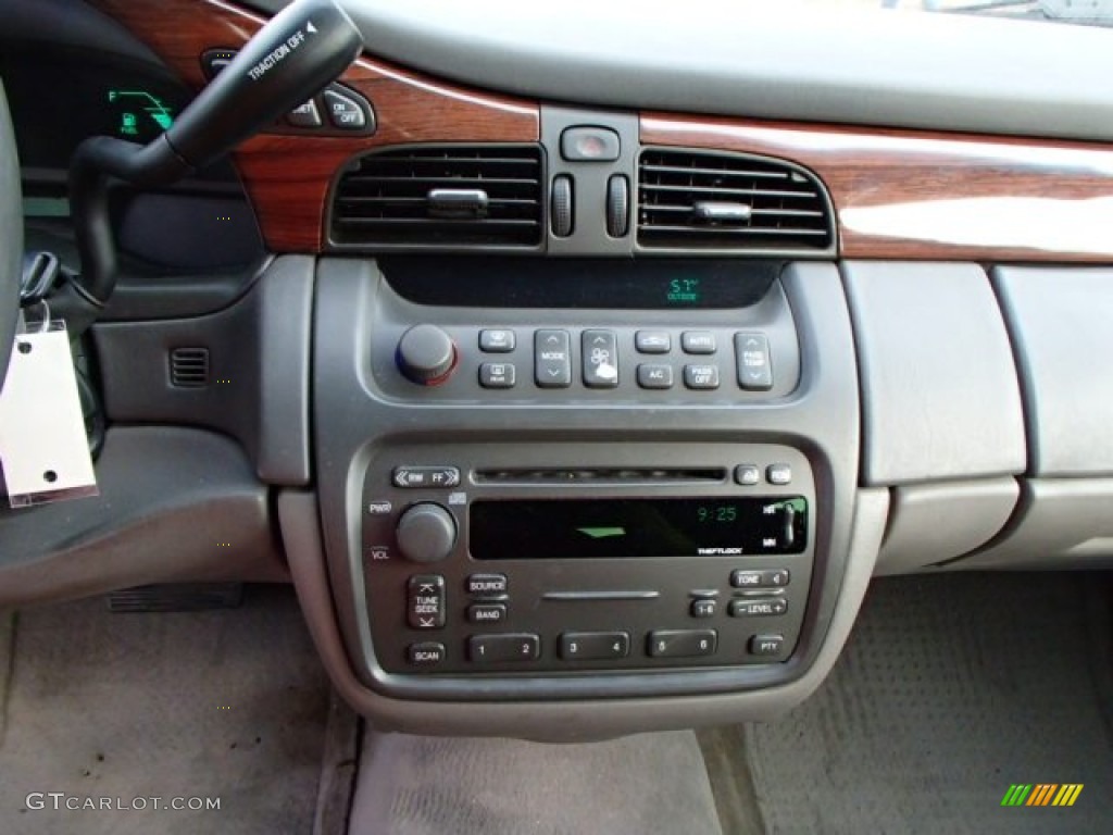 2005 DeVille Sedan - Cotillion White / Dark Gray photo #12