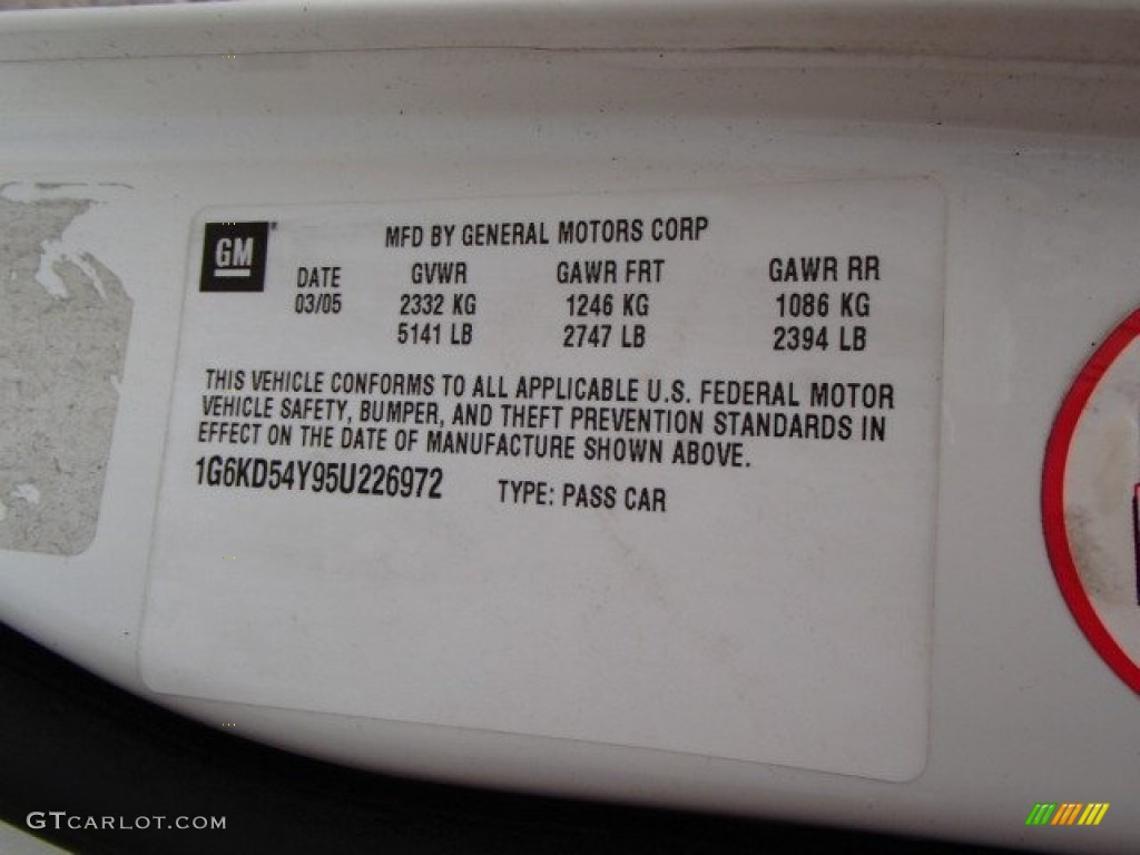2005 DeVille Sedan - Cotillion White / Dark Gray photo #15