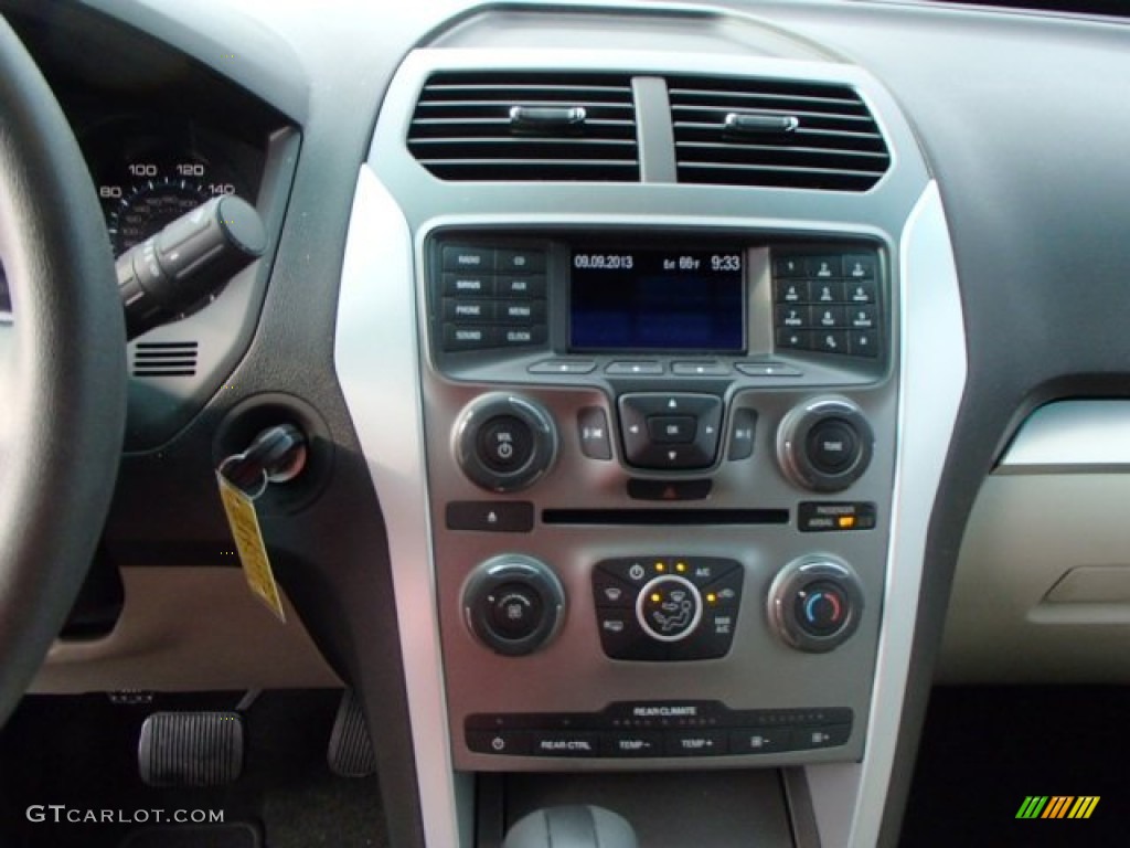 2014 Ford Explorer 4WD Controls Photo #85517882