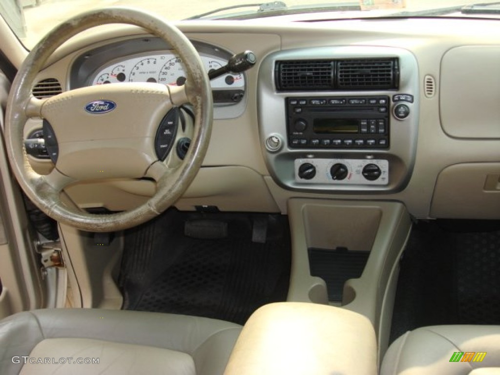 2005 Explorer Sport Trac XLT - Pueblo Gold Metallic / Medium Pebble photo #13