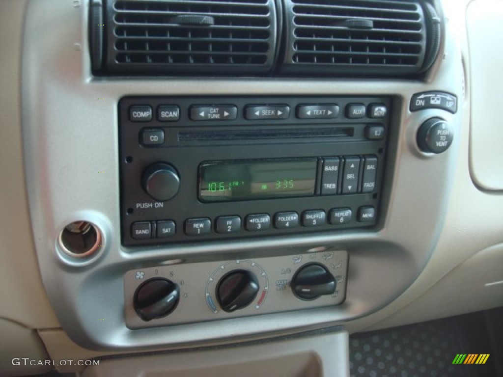 2005 Explorer Sport Trac XLT - Pueblo Gold Metallic / Medium Pebble photo #21