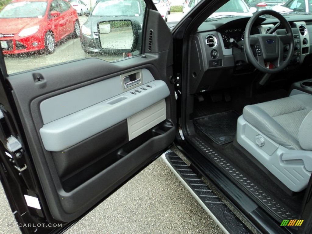 2011 F150 XLT SuperCab - Tuxedo Black Metallic / Steel Gray photo #17