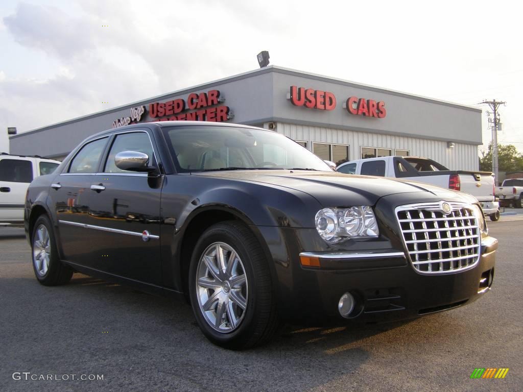 Brilliant Black Crystal Pearl Chrysler 300