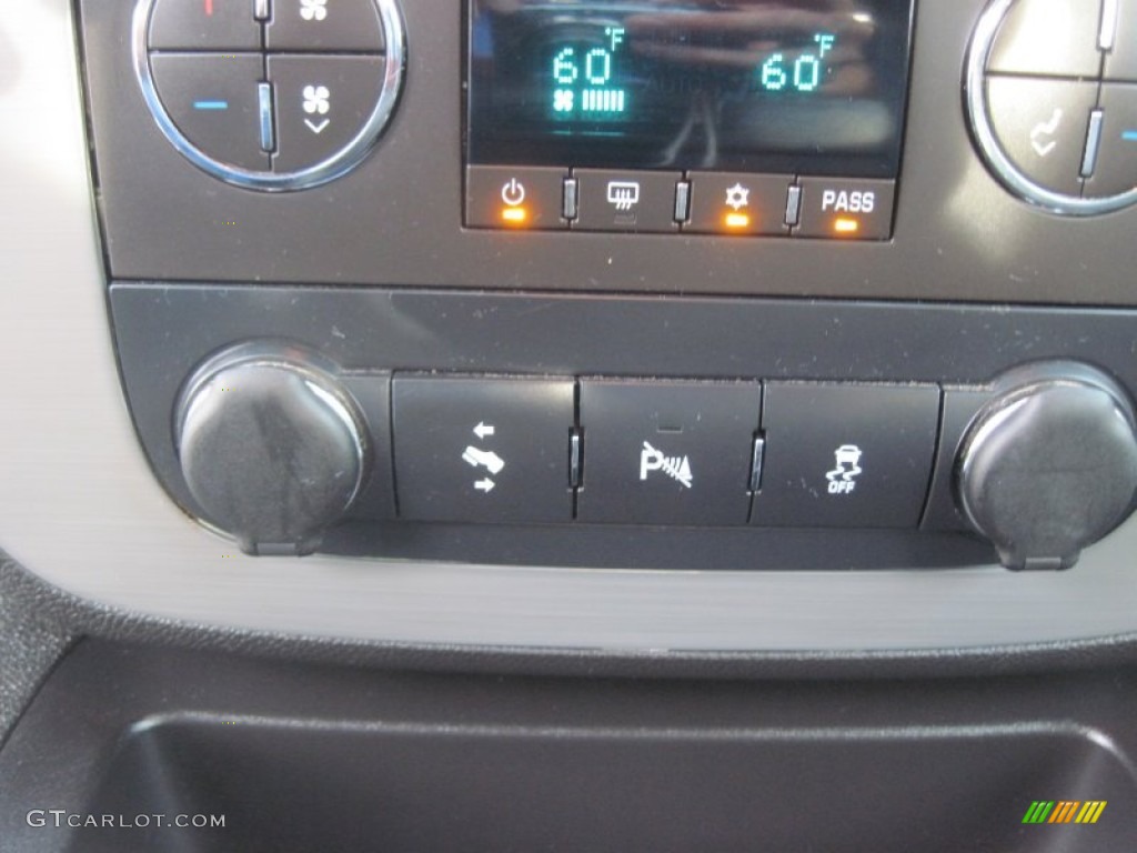 2012 Chevrolet Silverado 2500HD LTZ Extended Cab 4x4 Controls Photos