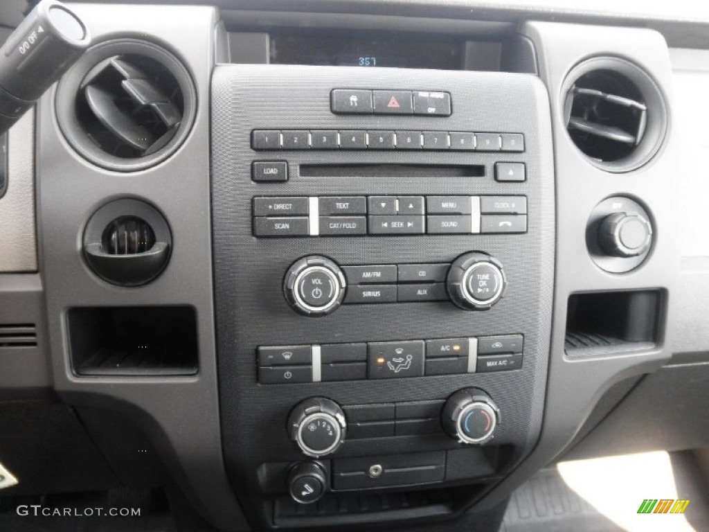 2009 Ford F150 STX SuperCab 4x4 Controls Photo #85521026