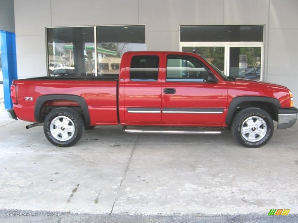 2004 Silverado 1500 LT Extended Cab 4x4 - Victory Red / Dark Charcoal photo #2