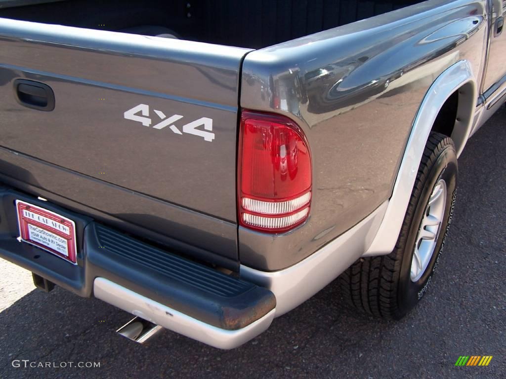 2002 Dakota SLT Quad Cab 4x4 - Graphite Metallic / Dark Slate Gray photo #17