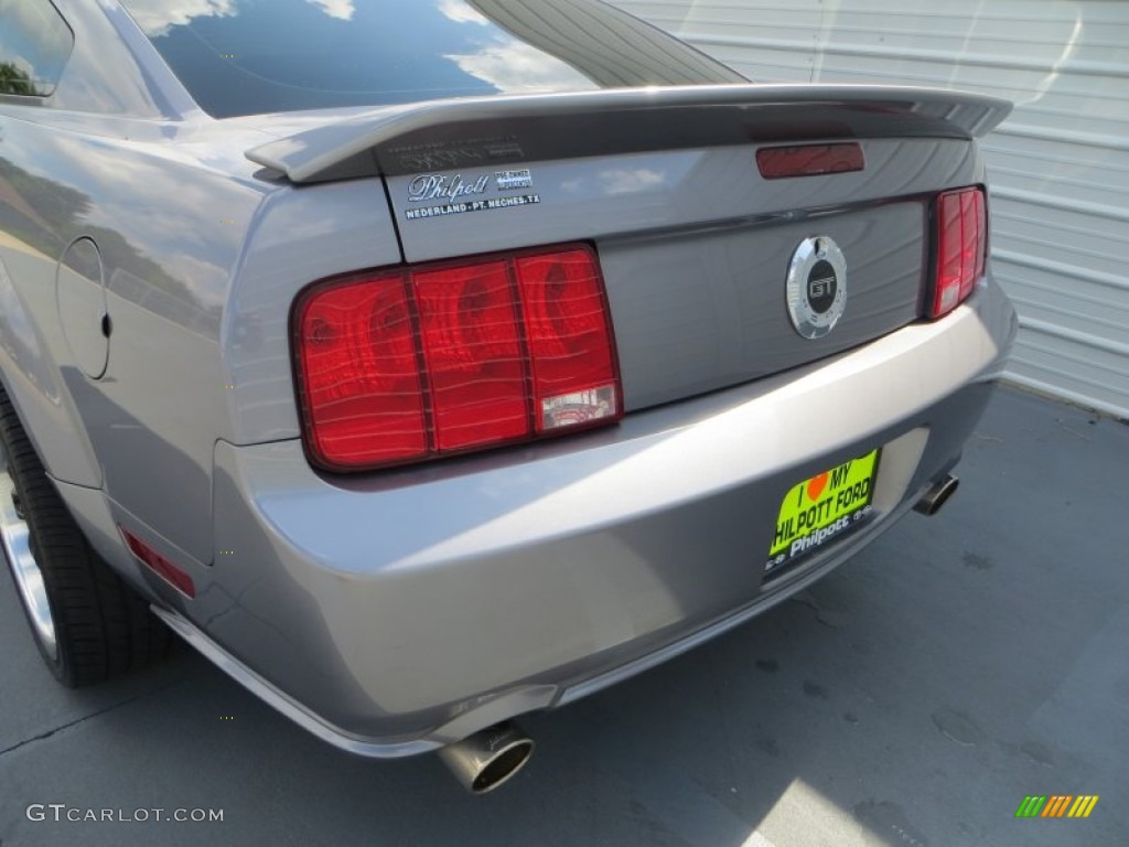 2006 Mustang GT Premium Coupe - Tungsten Grey Metallic / Dark Charcoal photo #17