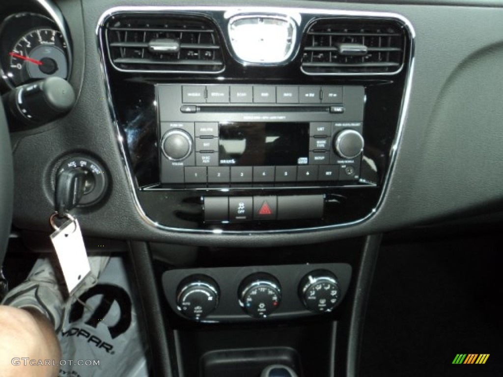 2014 Chrysler 200 Touring Sedan Controls Photo #85526249