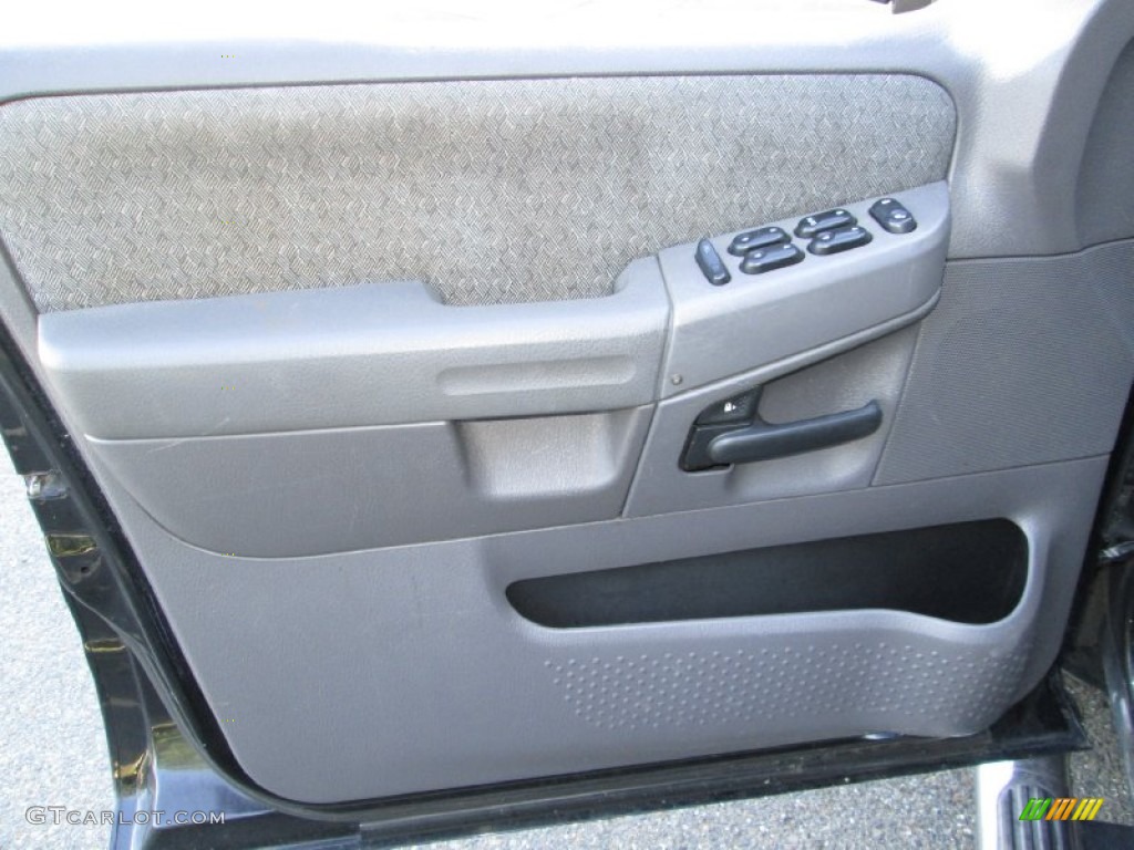 2002 Explorer XLS 4x4 - Black Clearcoat / Graphite photo #25