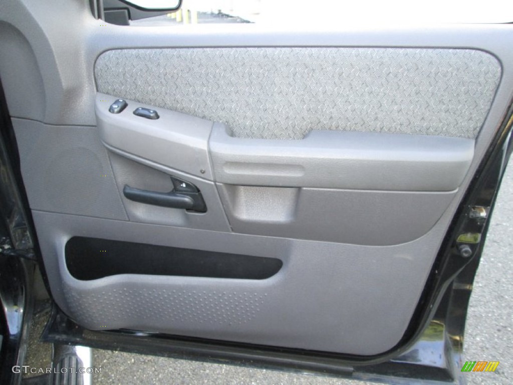 2002 Explorer XLS 4x4 - Black Clearcoat / Graphite photo #26