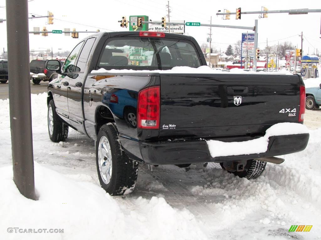 2005 Ram 1500 SLT Quad Cab 4x4 - Black / Dark Slate Gray photo #3