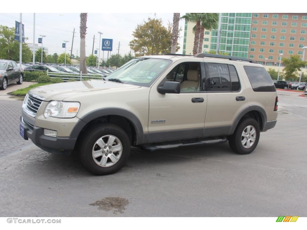 2006 Explorer XLT - Pueblo Gold Metallic / Camel photo #2