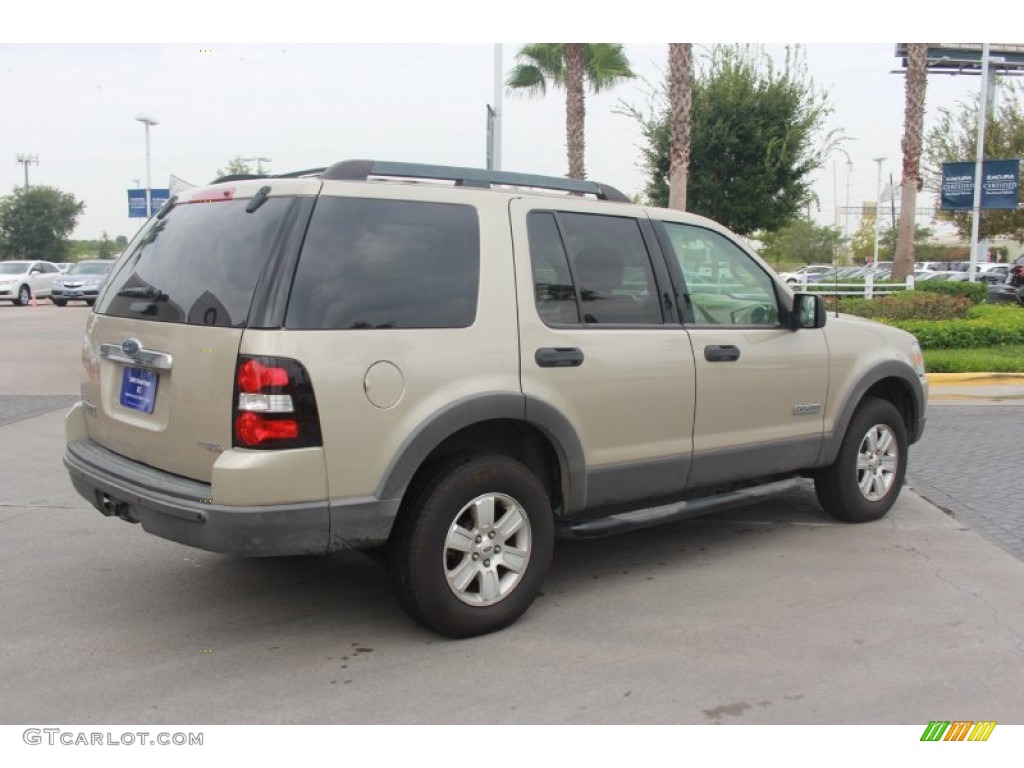 2006 Explorer XLT - Pueblo Gold Metallic / Camel photo #8