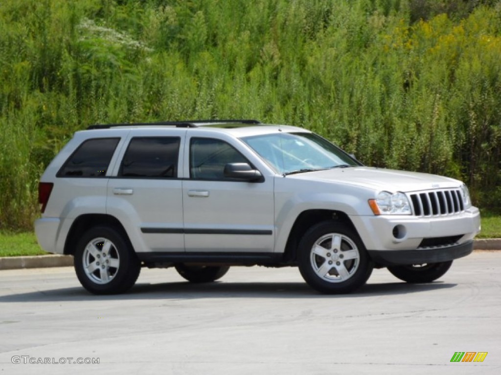 2007 Grand Cherokee Laredo - Bright Silver Metallic / Medium Slate Gray photo #2
