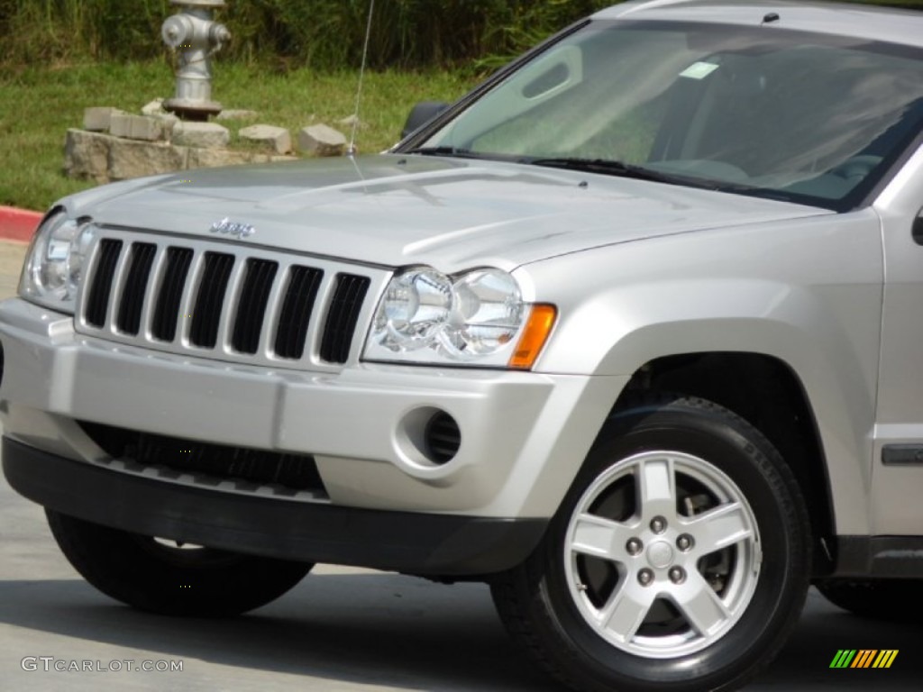 2007 Grand Cherokee Laredo - Bright Silver Metallic / Medium Slate Gray photo #23