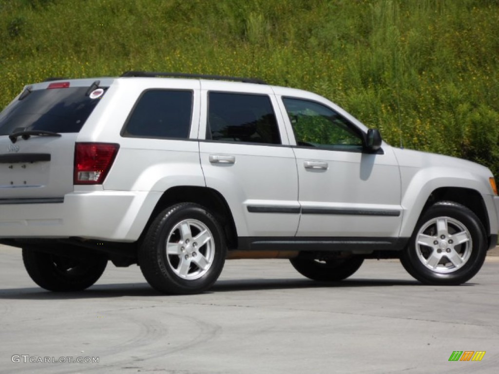 2007 Grand Cherokee Laredo - Bright Silver Metallic / Medium Slate Gray photo #24