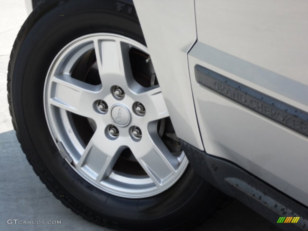 2007 Grand Cherokee Laredo - Bright Silver Metallic / Medium Slate Gray photo #30