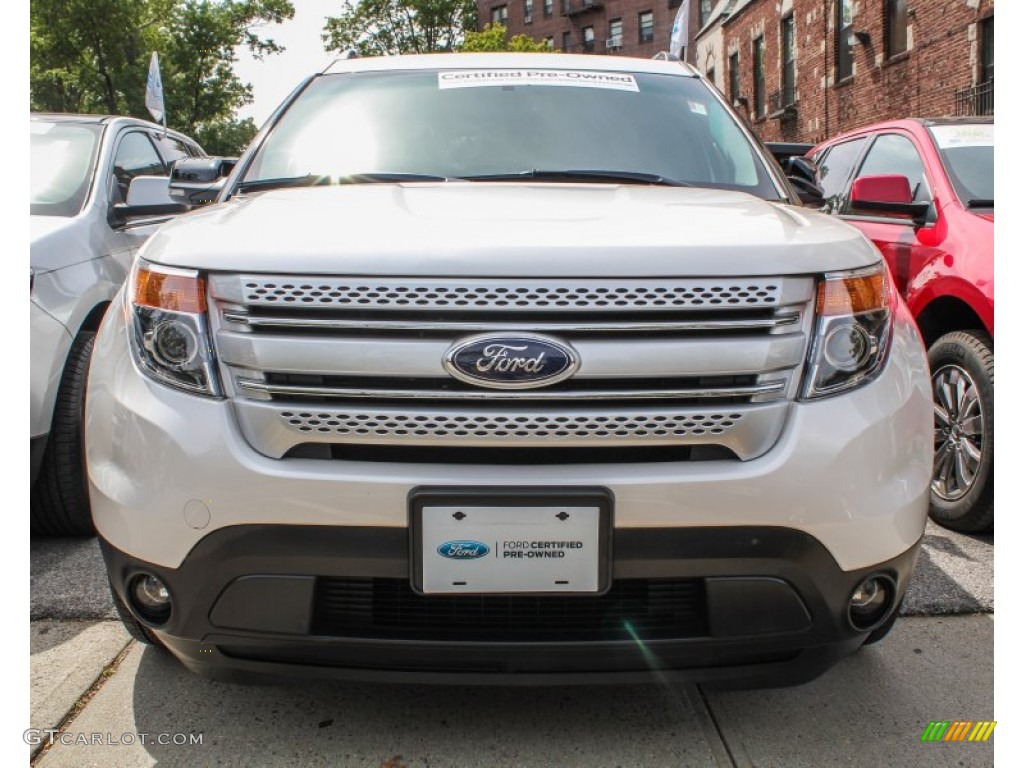 2013 Explorer XLT 4WD - White Platinum Tri-Coat / Charcoal Black photo #2