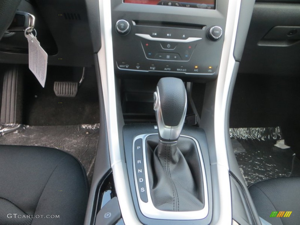 2014 Fusion SE EcoBoost - Tuxedo Black / Charcoal Black photo #25