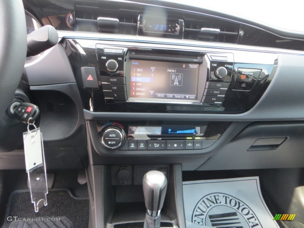 2014 Toyota Corolla S Controls Photo #85540448
