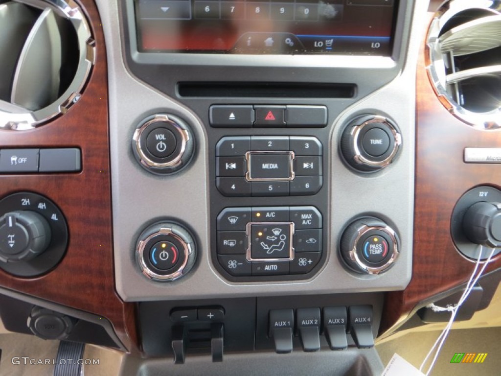 2014 Ford F250 Super Duty King Ranch Crew Cab 4x4 Controls Photo #85543616