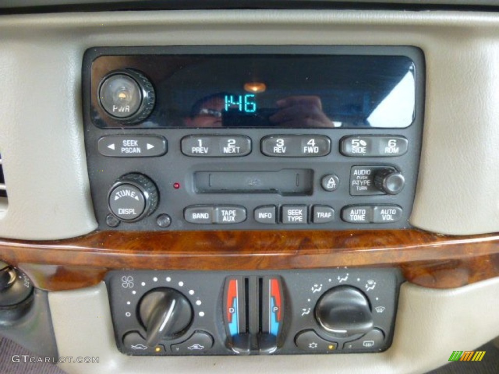 2004 Impala  - White / Medium Gray photo #19