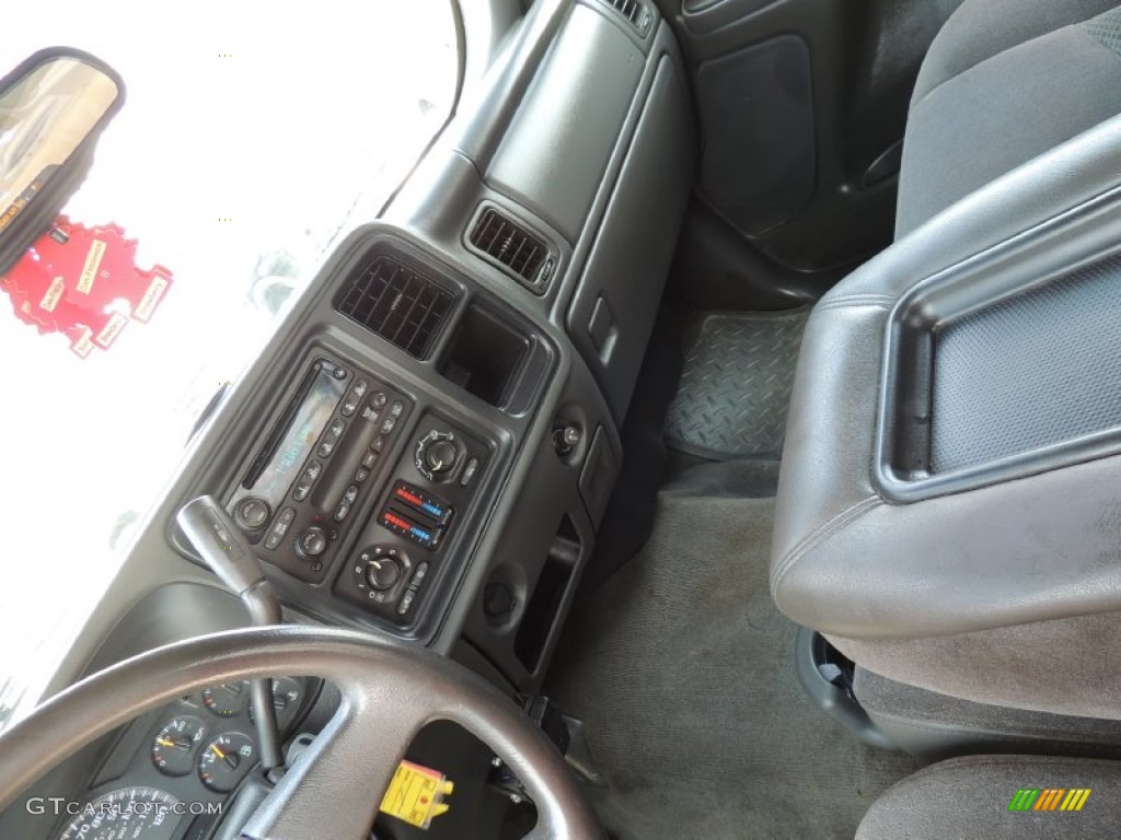 2006 Silverado 1500 LS Crew Cab - Silver Birch Metallic / Dark Charcoal photo #20