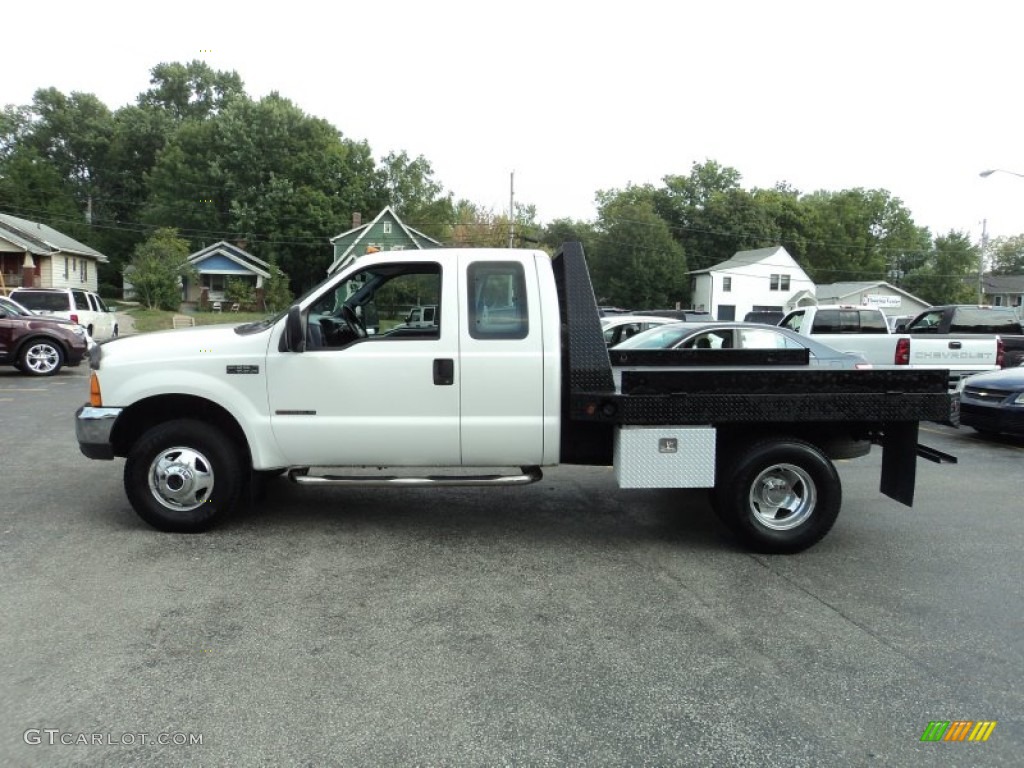 1999 F350 Super Duty XLT SuperCab 4x4 Chassis Flat Bed - Oxford White / Blue photo #1