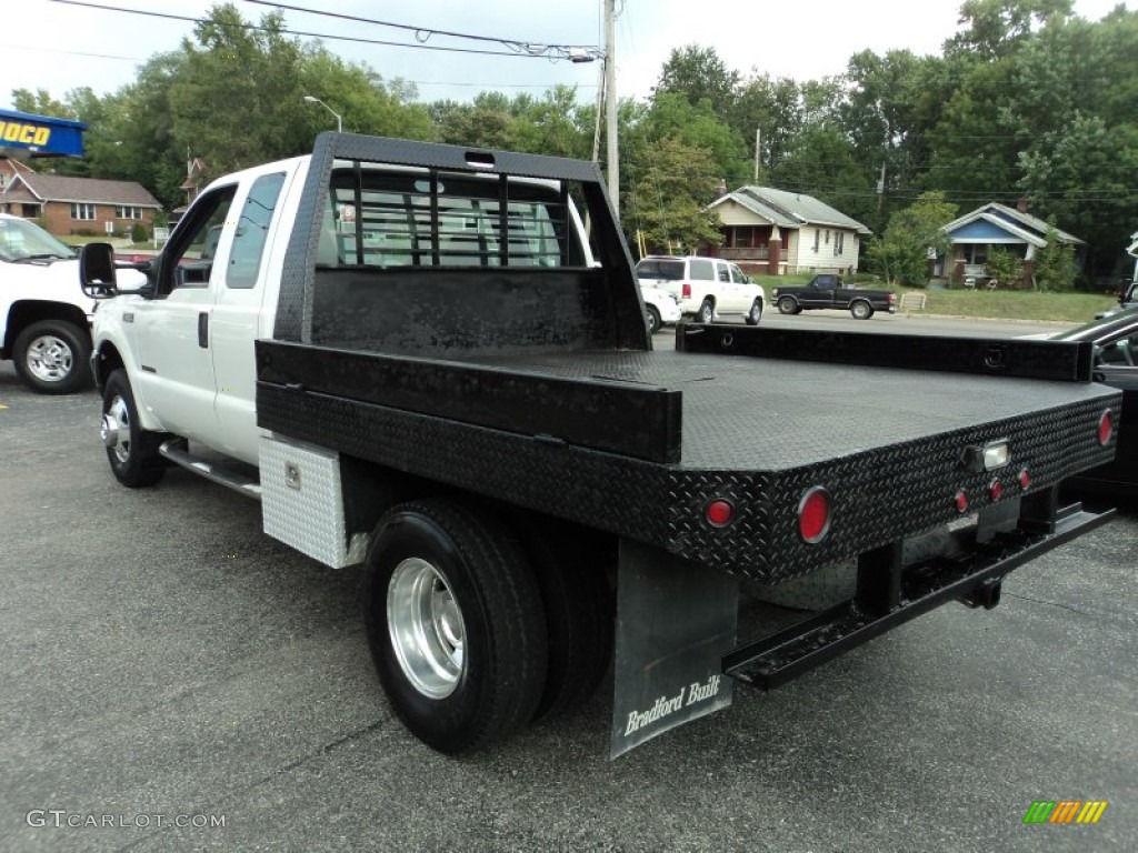 1999 F350 Super Duty XLT SuperCab 4x4 Chassis Flat Bed - Oxford White / Blue photo #26