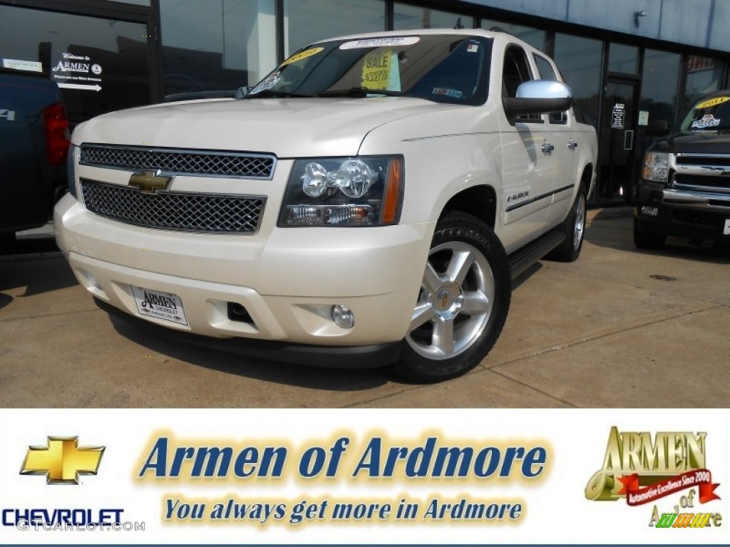 White Diamond Tricoat Chevrolet Avalanche