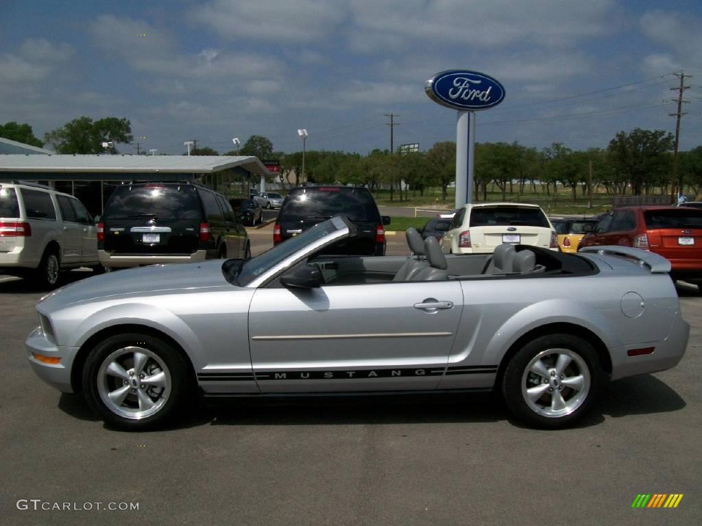 2005 Mustang V6 Premium Convertible - Satin Silver Metallic / Light Graphite photo #2