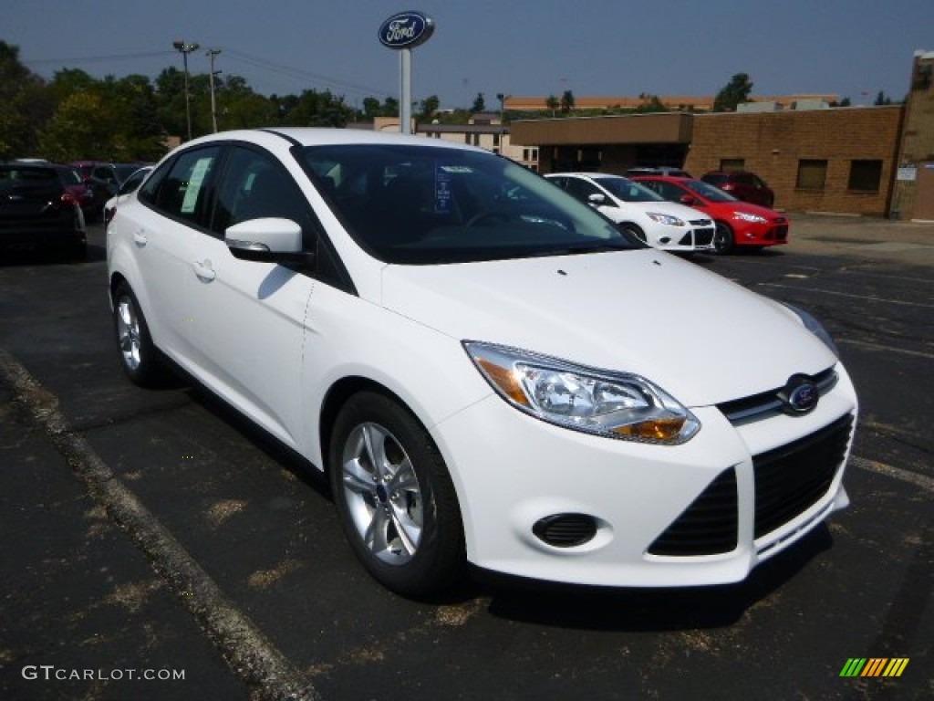 2014 Focus SE Sedan - Oxford White / Medium Light Stone photo #1