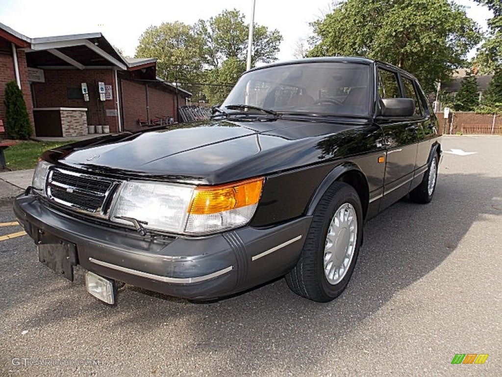 Black Saab 900