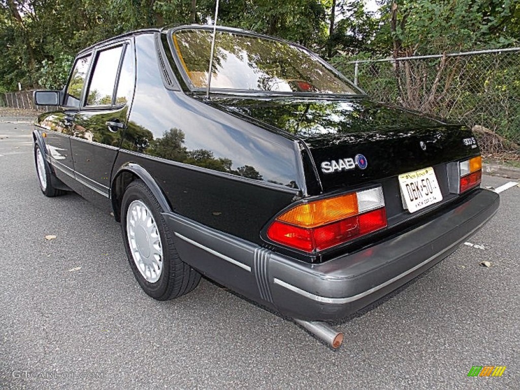 1991 900 S Sedan - Black / Tan photo #3