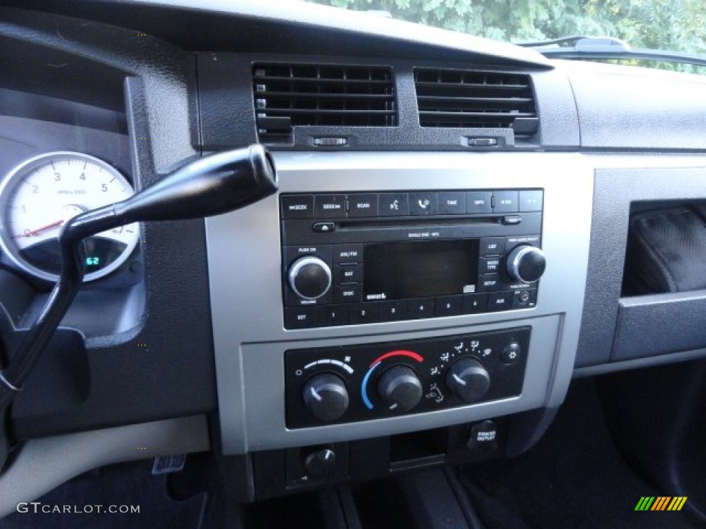 2008 Dodge Dakota ST Extended Cab 4x4 Controls Photo #85565063