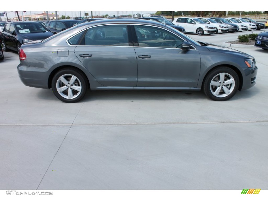 Platinum Gray Metallic 2014 Volkswagen Passat 2.5L SE Exterior Photo #85567384