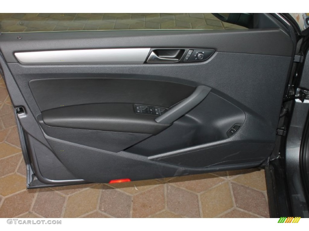 2014 Volkswagen Passat 2.5L SE Titan Black Door Panel Photo #85567403