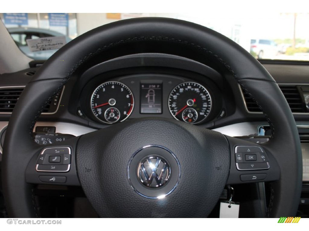 2014 Volkswagen Passat 2.5L SE Titan Black Steering Wheel Photo #85567722