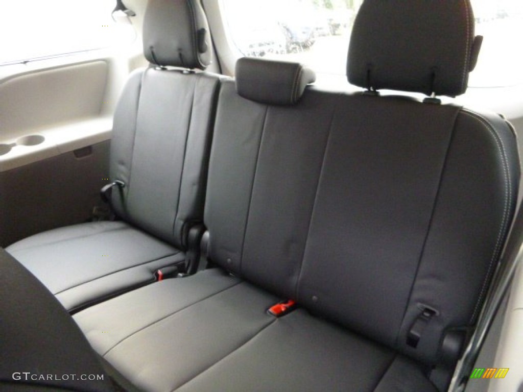 Dark Charcoal Interior 2014 Toyota Sienna SE Photo #85569287